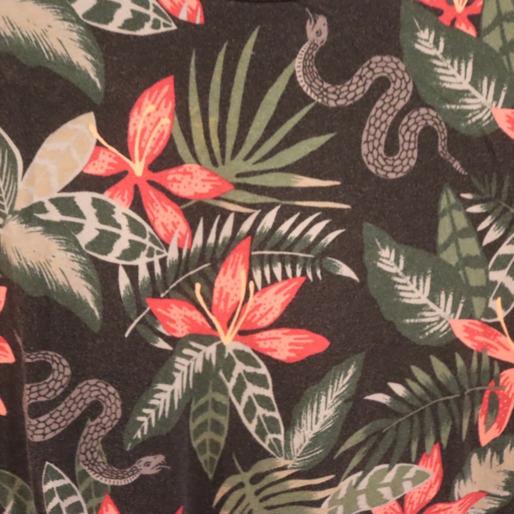 Hollister Black Tropical Print Short Sleeve Tee - Picture 3 of 10